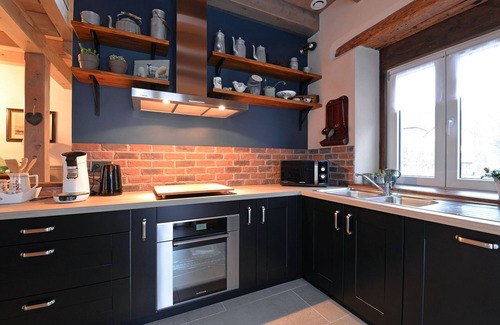 Liepvre House | Elegant Gite for 8: Top Rated Stay with Family Friendly Amenities