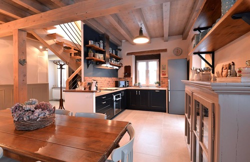 Liepvre House | Elegant Gite for 8: Top Rated Stay with Family Friendly Amenities