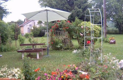 Saint-Jean-d'Avelanne House | Pet-Friendly Gite for 8 in Chartreuse Vercors