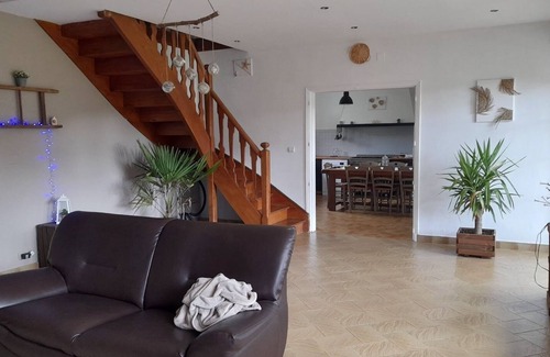 Borreze House | Tranquil Countryside Getaway with Family-Friendly Amenities