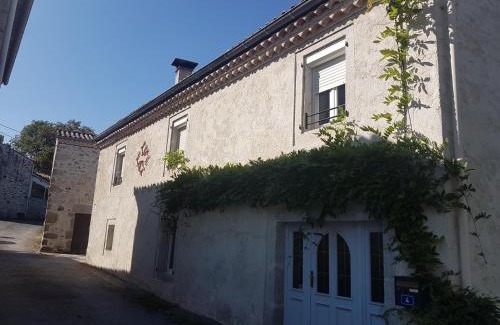 Noailhac House | Relaxing Gite a la Campagne with Ocean View and Pool