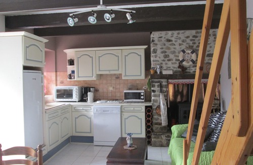 Agon-Coutainville Cottage | Wooded Retreat at Gite Agon-Coutainville for 5 Guests