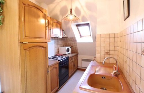 Albepierre-Bredons Cottage | Family-Friendly Gite Albepierre-Bredons with Kitchen Access