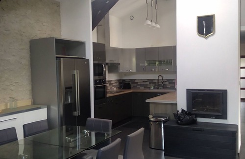 Pellegrue House | Relaxing Gite with Heated Pool and Large Garden Oasis