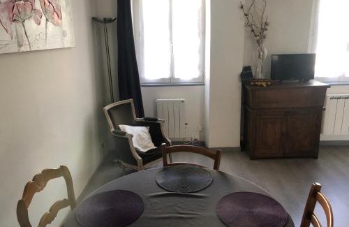 La Roche-Guyon Apartment | Child-Friendly Retreat at Gite Ancien Relais de Saint-Jacques