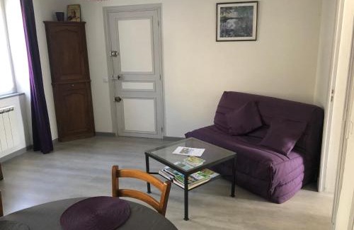 La Roche-Guyon Apartment | Child-Friendly Retreat at Gite Ancien Relais de Saint-Jacques