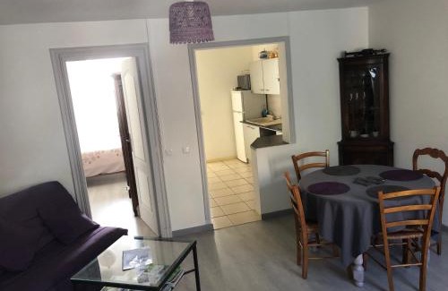La Roche-Guyon Apartment | Child-Friendly Retreat at Gite Ancien Relais de Saint-Jacques