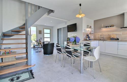 Ferel House | Discover Gite Arc en Ciel Vert: Family-Friendly Retreat
