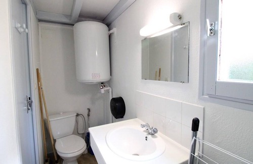 Arnac Cottage | Gite Arnac: Cozy 1-Bedroom Retreat with Spa and Family Comfort