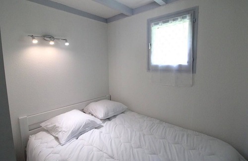 Arnac Cottage | Gite Arnac: Cozy 1-Bedroom Retreat with Spa and Family Comfort