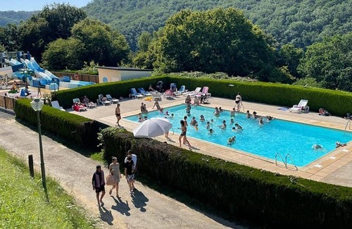 Arnac Cottage | Cozy Retreat at Gite Arnac: Perfect for Families and Pets