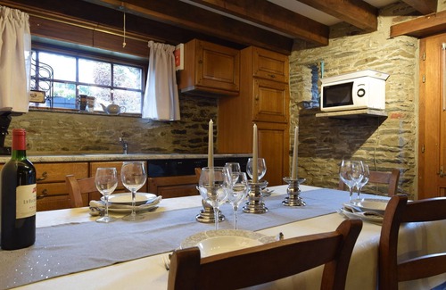 Tavigny Cottage | Serene Gite in Central Location with Family-Friendly Perks