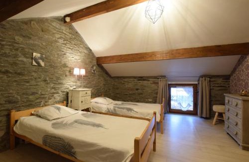 Tavigny House | Tranquil Gite in the Heart of It All - 4-Star Retreat