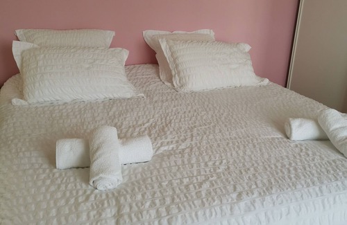 Morangis House | Relax at Gite Clos des Bulles Champenoises - Family Friendly