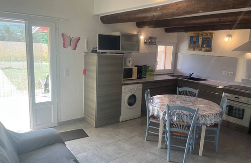 Monieux Cottage | Cozy Gite Near Ventoux: Ideal for Families & Pet Lovers