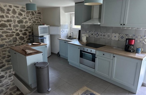 Malarce-sur-la-Thines House | Nature Retreat: Family-Friendly Stay with Complimentary Breakfast