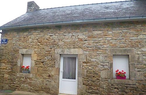 Tregourez House | Peaceful Gite in Finistère with Private Garden & Pet Friendly