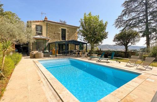 Vienne House | Relax at Gite au Chat Bûcheron with Oceanfront Views
