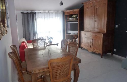 La Meilleraie-Tillay Apartment | Cozy Gite Au Cheval D'or with Pet-Friendly Amenities