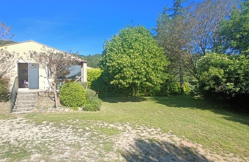 Sault Cottage | Idyllic GITE AU COEUR DES LAVANDES with Spa & Pool