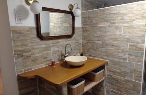 Montigny House | Idyllic Gîte au Pied des Vignes - Family Friendly Retreat