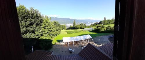 Seyssel Hotel | Pet-Friendly Gite Auberge Edelweiss with Breakfast Included