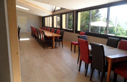 Seyssel Hotel | Pet-Friendly Gite Auberge Edelweiss with Breakfast Included