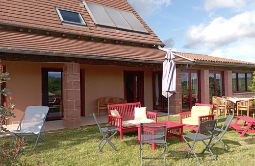 Chatres House | Cozy Gite with Pool in Périgord Noir for Two Guests