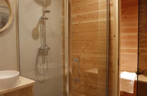 La Roche-des-Arnauds House | Gite Basse Correo: Oceanfront Retreat for Families & Pets