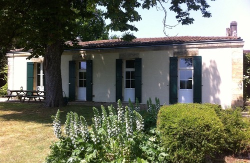 Cubzac-les-Ponts House | Gite Bellevue. An unobstructed view of the Dordogne!