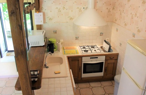 Pays-de-Belves Cottage | Gite Belvès: Cozy Retreat with Spa and Family Amenities