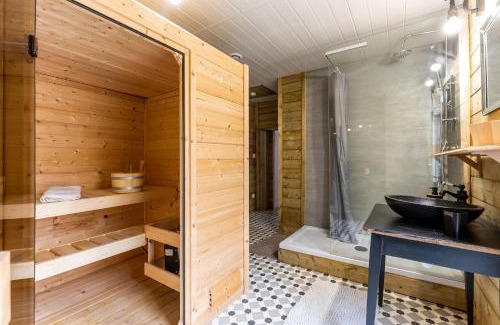 Vertheuil House | Relaxing Retreat with Sauna and Spa for Your Escape