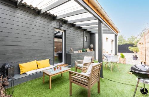 Vertheuil House | Relaxing Retreat with Sauna and Spa for Your Escape