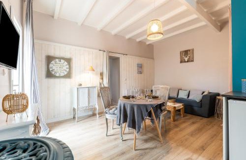 Vertheuil House | Relaxing Retreat with Sauna and Spa for Your Escape