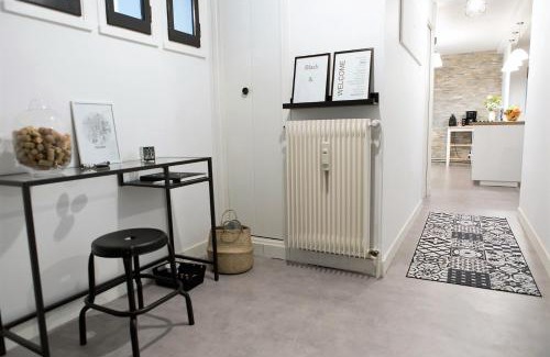 Faubourg Sud Apartment | Pet-Friendly Gite Bons Amis with Great Guest Reviews