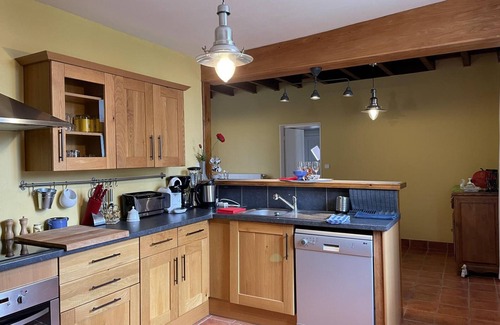 Brout-Vernet Cottage | Cozy Gite Broût-Vernet: Family-Friendly Retreat with Spa