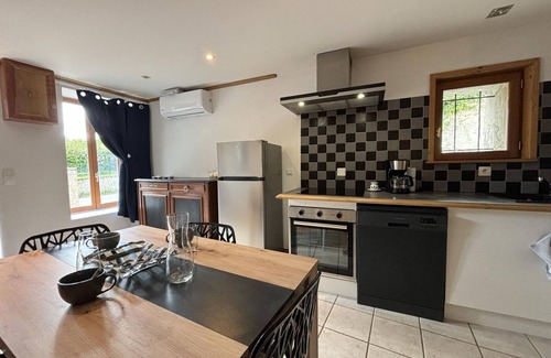 Brout-Vernet Cottage | Cozy Gite Broût-Vernet: Pet-Friendly Retreat with Spa