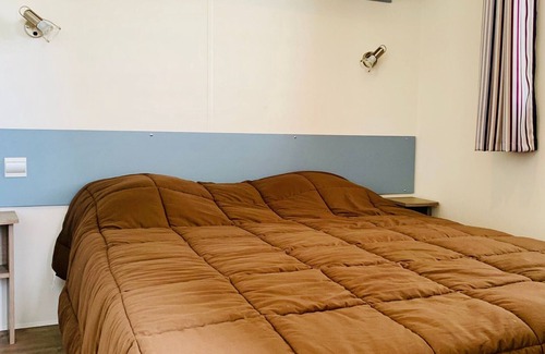 Bures Cottage | Cozy Gite Bures: 2 Bedrooms with Kitchen & Spa Access