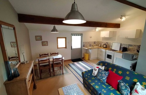 Bellon Cottage | Gîte Camille: 3-Star Retreat with Pool & Breakfast Included