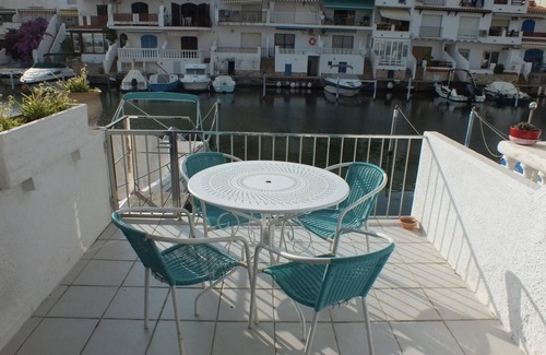 Empuriabrava Cottage | Gite Castelló d'Empúries: Cozy Retreat with Spa & Kitchen