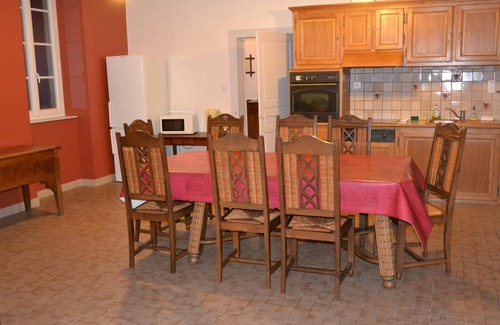 Chatel-de-Neuvre Cottage | Gite Châtel-de-Neuvre: Perfect for Families with Spa Access