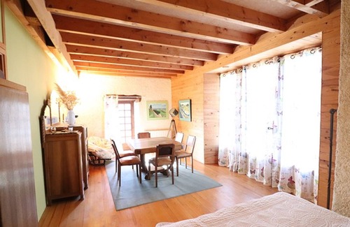 Chaliers Cottage | Gite Chaliers: Family-Friendly Retreat with Kitchen Access