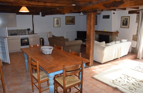 Mayrinhac-Lentour Cottage | Idyllic Gite Champollion Near Rocamadour & Padirac Cave