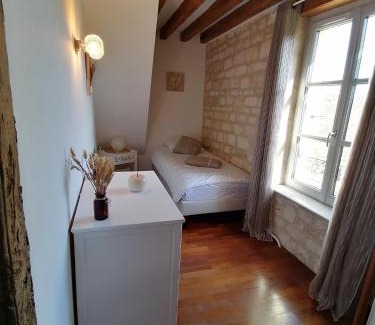Neuilly-en-Vexin House | Charming Gite charm'en Vexin: Rated 8.9, Family-Friendly Stay