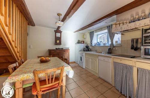 Rochefort-Montagne House | Pet-Friendly Gite Chez Chocol in Rochefort-Montagne