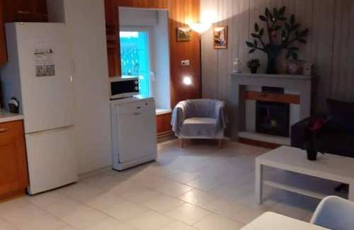 Savigny-en-Veron House | Relax at Gite Chez LE Vigneron: Pet-Friendly & Spa Retreat