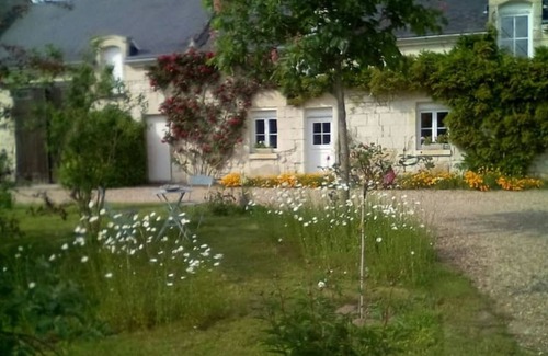 Savigny-en-Veron House | Relax at Gite Chez LE Vigneron: Pet-Friendly & Spa Retreat