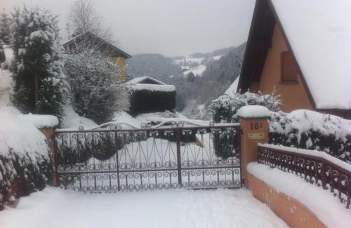 Freland Apartment | Child-Friendly Retreat at GITE CHEZ SYLVIE - Rated 9/10