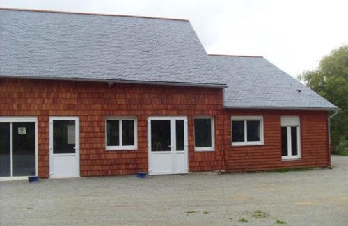 Torce-Viviers- en-Charnie House | Comfortable Gite Clos Robin: Pet-Friendly & Family Ready