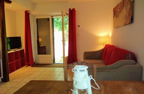 Chamberet Cottage | Comfortable Gîte: Your Peaceful Escape in Correze